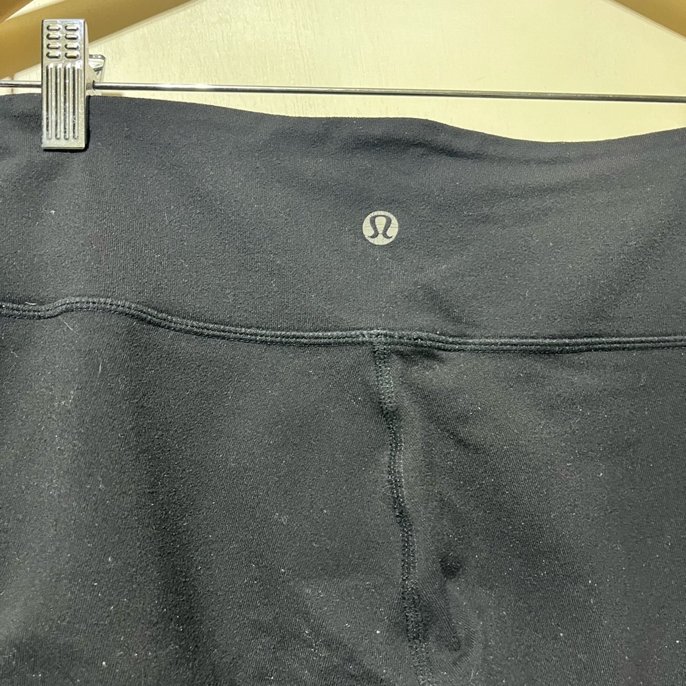 Lululemon Black Low Rise Capri leggings